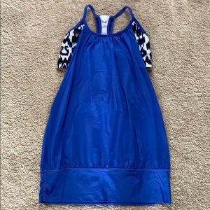 Lululemon 2 in 1 bra and flowy tank.